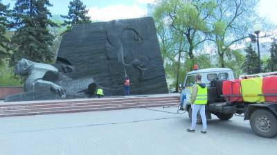В Воронеже ко Дню Победы помыли памятник Славы - vestivrn.ru - Воронеж