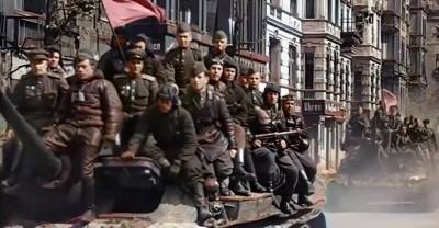 Кадры с парада советских войск в Берлине в мае 1945-го раскрасили с помощью нейросетей - reendex.ru - Берлин