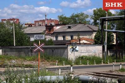 Виктор Бобыря - Штраф за остановку автомобиля на железнодорожном переезде вырос в пять раз - bnkomi.ru