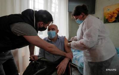Максим Степанов - В Украине двумя COVID-дозами привито 303 человека - korrespondent.net - Украина - Киев - Волынская обл. - Днепропетровская обл. - Хмельницкая обл. - Винницкая обл. - Львовская обл.