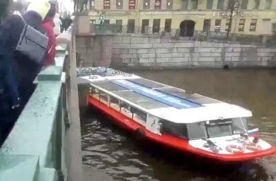 После ЧП с теплоходом у Аничкова моста транспортная прокуратура организовала проверку - runews24.ru - Санкт-Петербург