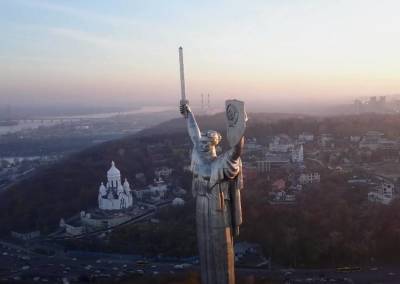 Владимир Вятрович - В Киеве заявили о намерении демонтировать герб СССР с монумента «Родина-мать» - topwar.ru - Киев