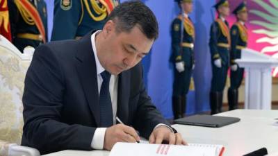 Садыр Жапаров - Жапаров заявил, что Киргизия быстро восстановит разрушенные на границе объекты - piter.tv - Киргизия - Таджикистан