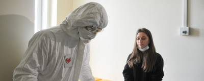 В России второй день подряд фиксируют менее 8000 новых случаев заражения COVID-19 - runews24.ru - Москва