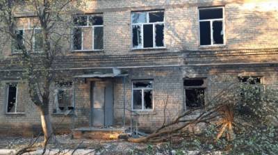 В Донецкой области боевики обстреляли ЦРБ с мирными жителями - ru.slovoidilo.ua - Донецкая обл.