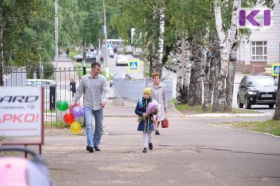 Михаил Мишустин - Выплаты по 10 тыс. рублей семьям со школьниками должны провести до 17 августа - komiinform.ru