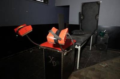 Стулья для BDSM и документы проституток: фотограф увидел в заброшенном секс-клубе больше, чем ожидал - reendex.ru - Бельгия