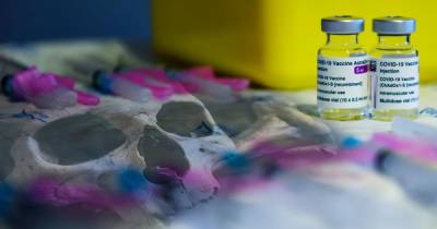 В Канаде второй человек умер после прививки вакциной AstraZeneca - ren.tv - Канада