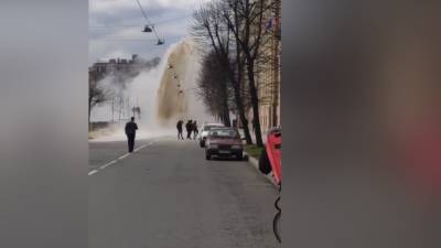 Питер Онлайн - Фонтан горячей воды забил на Большой Морской улице в Петербурге - polit.info - Петербурга - Петербург