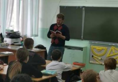 Олег Попов - В Братске депутат Заксобарния Иркутской области Олег Попов провел «Урок мужества» для кадетов - runews24.ru - Иркутская обл. - Братск