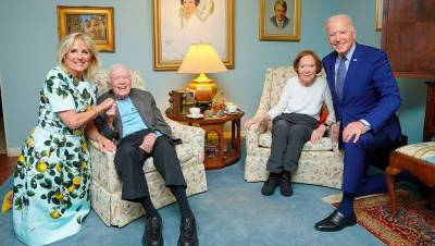 Джеймс Картер - Джилл Байден - Джо Байден - Байдена высмеяли за фотографию с бывшим президентом США - gazeta.ru - Twitter
