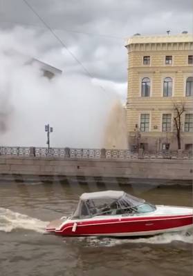 В центре Петербурга из-за прорыва вырвался огромный фонтан из под земли — видео - ivbg.ru - Украина - Санкт-Петербург - Петербург