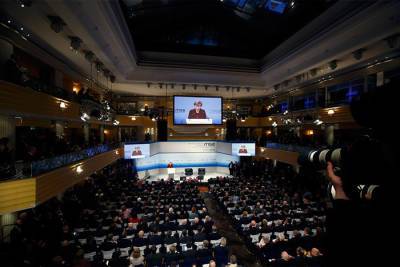 Ангела Меркель - Вольфганг Ишингер - Мюнхенская конференция по безопасности пройдет онлайн - gazeta.ru