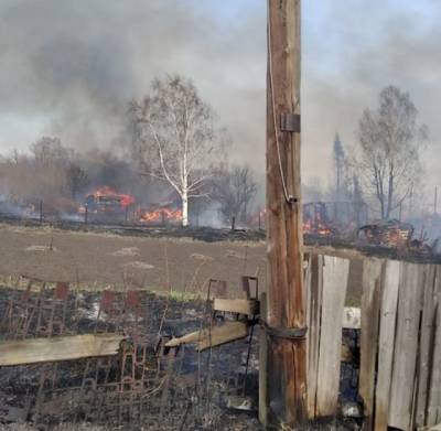 30 человек более часа тушили пожар на дачах под Кемеровом - gazeta.a42.ru - Кемерово - округ Кемеровский