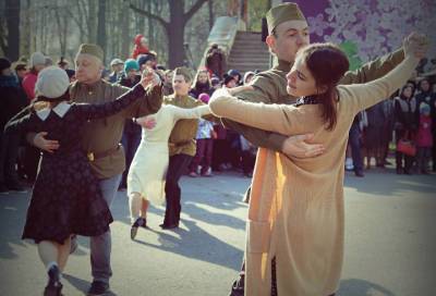 Праздничные концерты, танцы и возложения цветов: как провести выходные в Ленобласти 9 мая - online47.ru - Ленинградская обл. - Кировск - Всеволожск - Приозерск - Бокситогорск