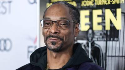 Дональд Трамп - Владимир Путин - Snoop Dogg показал играющего на рояле Путина и кивающего в такт музыке Трампа - 5-tv.ru