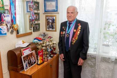 Сергей Надсадин - Мэр Южно-Сахалинска Сергей Надсадин встретился с ветераном Вячеславом Гавриловым - sakhalin.info - Япония - Южно-Сахалинск