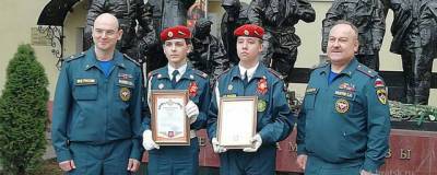 Ринат Еникеев - МЧС вручило благодарности двоим кадетам за действия при пожаре в Москве - runews24.ru - Москва