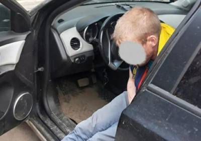 В Рязани пьяный мужчина уснул в чужой машине - ya62.ru - Рязань