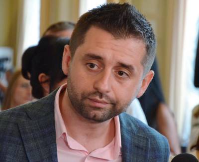 Давид Арахамия - Кристина Квин - Просили назначить спецпредставителя для Украины, – Арахамия о встрече нардепов с Блинкеном - 24tv.ua