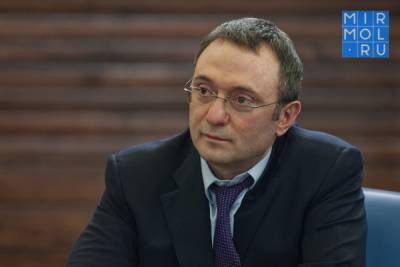 Сулейман Керимов - В списки на материальную помощь от Сулеймана Керимова попали родственники чиновников - mirmol.ru - респ. Дагестан