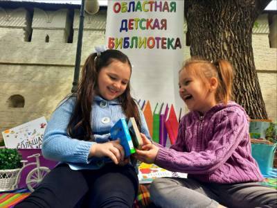 На площади Ленина проходит летний книжный экопроект - astrakhanfm.ru