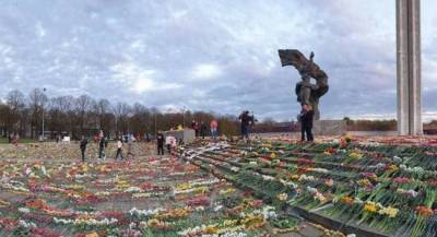 Полиция Латвии призывает не ходить к памятнику Освободителям в Риге 9 мая - eadaily.com - Рига - Латвия