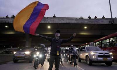 В Колумбии протестующие пытались прорваться на заседание Конгресса: чиновников эвакуировали - 24tv.ua - Колумбия - Богота