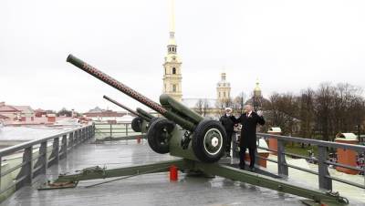 Олег Кувшинников - Вологодский губернатор выстрелил из пушки Петропавловской крепости - dp.ru - Санкт-Петербург - Вологодская обл. - Вологда