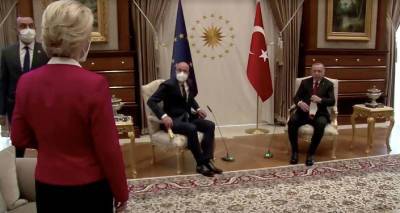 Шарль Мишель - Чавушоглу объяснил инцидент со стулом для главы ЕК конкуренцией внутри самого ЕС - ru.armeniasputnik.am - Турция - Анкара - Ляйен