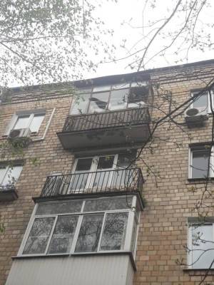 На Москву обрушился ураган: он ломает деревья и разбивает окна - znak.com - Москва