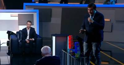 Михеил Саакашвили - Саакашвили на кубиках показал, как крадут бюджет в Украине (видео) - focus.ua