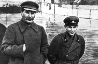 Иосиф Сталин - Николай Ежов - Какой компромат на Сталина нашли у Ежова при обыске - russian7.ru - Москва