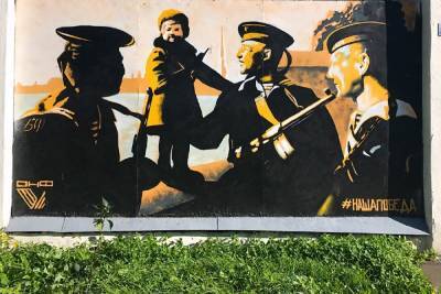 В Кронштадте коммунальщики закрасили патриотическое граффити «Наша победа» и повесили баннер. Жители возмутились - znak.com - Кронштадт