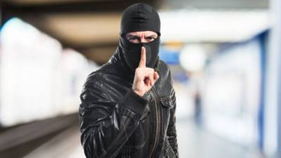 Вадим Наумов - Вооруженные лжекурьеры ограбили москвича на миллион рублей - nation-news.ru - Москва