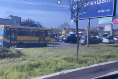 Одессу сковала огромная пробка, трамваи переполнены: всё из-за коммунальщиков, видео - odessa.politeka.net - Одесса