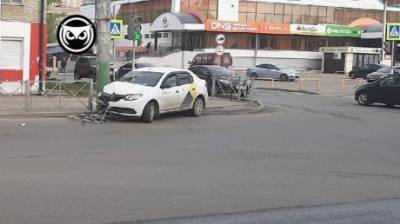 В Пензе «Яндекс.Такси» врезалось в столб - penzainform.ru - Пенза
