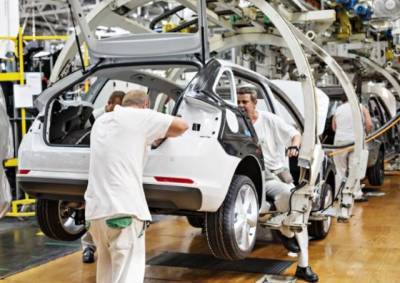 Всем работникам Škoda Auto выплатят рекордную премию и повысят зарплату - vinegret.cz