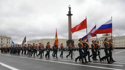 Генеральная репетиция Парада Победы прошла на Дворцовой площади в Петербурге - 5-tv.ru - Санкт-Петербург