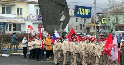 Владимир Путин - Георгий Победоносец - В России вместо "дедов на палочке" по улицам таскали "Путина" (ФОТО) - dsnews.ua - Россия