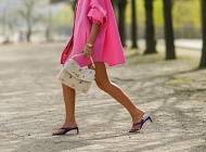 Как звезды streetstyle: 5 способов внедрить модные вьетнамки в гардероб летом 2021 - skuke.net