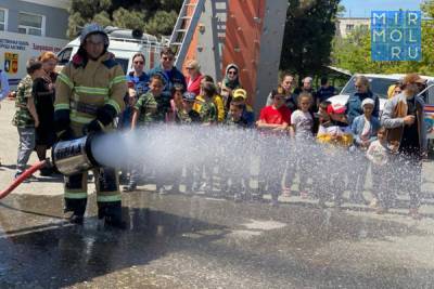 Детям-сиротам и трудным подросткам рассказали о работе пожарных - mirmol.ru - Сирия - респ. Дагестан - Каспийск