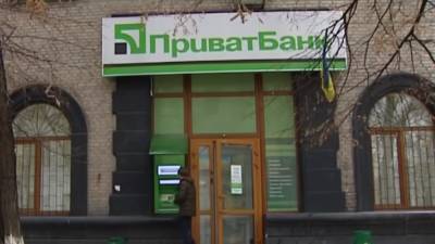 ПриватБанк снова "отличился": пенсионеров заставляют оформлять кредитную карту – "Мошенничество чистой воды!" - akcenty.com.ua
