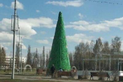 В городе Башкирии до сих пор стоит пиксельная елка: мэр объяснил причину - bash.news - Башкирия - респ. Татарстан - Уфа - Нижнекамск
