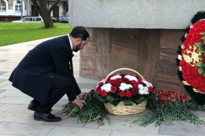 Александр Мажуга - Александр Мажуга возложил цветы к памятнику Маршалу Бирюзову в Щукино - aif.ru - Москва - Крым - Югославия - район Щукино