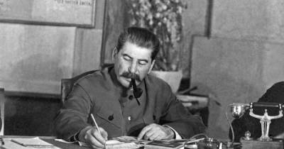 Адольф Гитлер - Иосиф Сталин - Половина украинцев согласны, что Сталин виновен в развязывании Второй мировой войны наравне с Гитлером - dsnews.ua