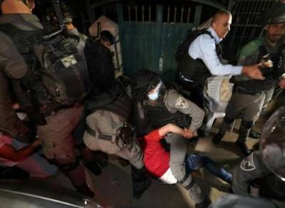 На Храмовой горе в Иерусалиме вспыхнули жестокие столкновения между полицией и палестинцами: почти полсотни раненых - unn.com.ua - Киев - Израиль - Иерусалим - Иерусалим