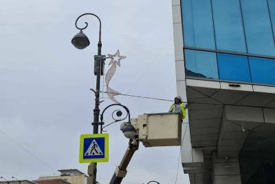 Во Владивостоке похожие на символику ВМС Японии флаги заменили - mk.ru - Япония - Владивосток