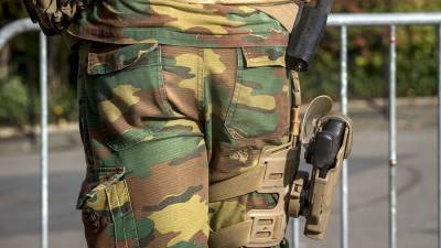 Сослуживцы привязали французского солдата к мишени под огнем самолетов - iz.ru - Берн