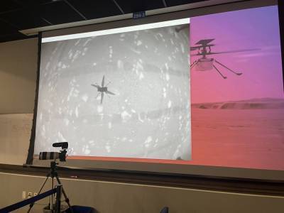 Вертолет-дрон NASA впервые переместился на новое место на поверхности Марса - vm.ru